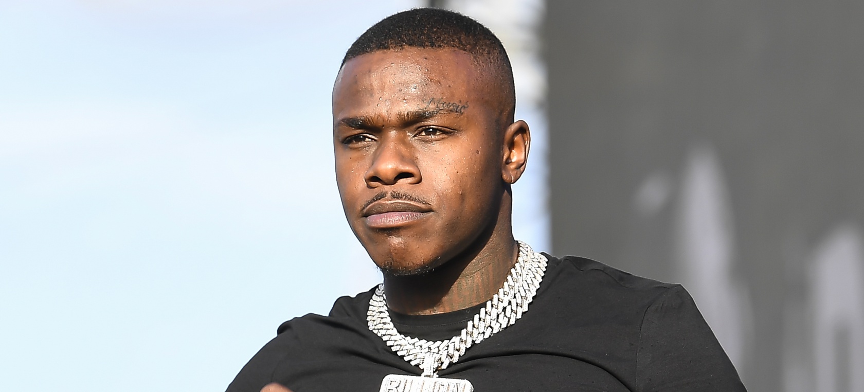 Arrestan a DaBaby por la supuesta posesión de un arma en público Arrestan a DaBaby por la supuesta posesión de un arma en público