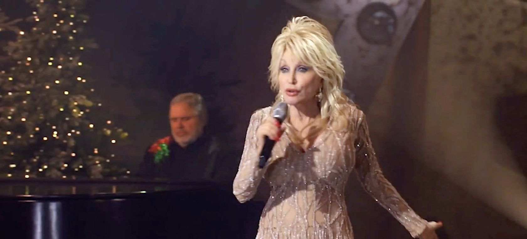 Dolly Parton entierra una canción en una cápsula del tiempo que se abrirá en 2045 Dolly Parton entierra una canción en una cápsula del tiempo que se abrirá en 2045