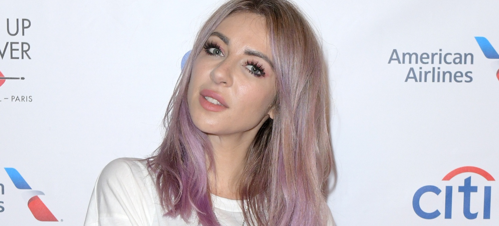 Alison Wonderland, en shock tras descubrir la famosa que le ha bloqueado Alison Wonderland, en shock tras descubrir la famosa que le ha bloqueado