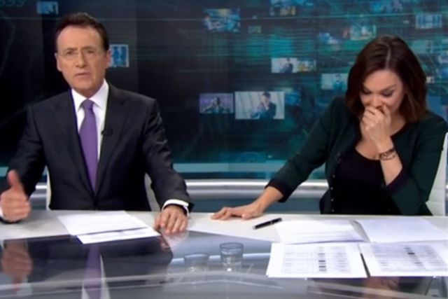 Mónica Carrillo sufre un ataque de tos en directo y paraliza las Noticias: “No puedo hablar” Mónica Carrillo sufre un ataque de tos en directo y paraliza las Noticias: “No puedo hablar”