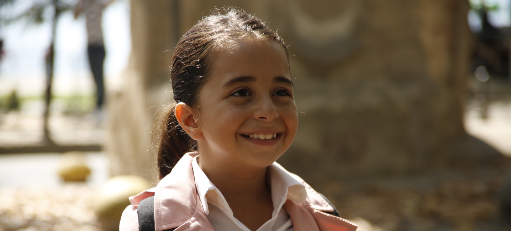 La niña de la serie ‘Mi Hija’ (Antena 3) se atreve a cantar en español gracias a Luis Fonsi La niña de la serie ‘Mi Hija’ (Antena 3) se atreve a cantar en español gracias a Luis Fonsi