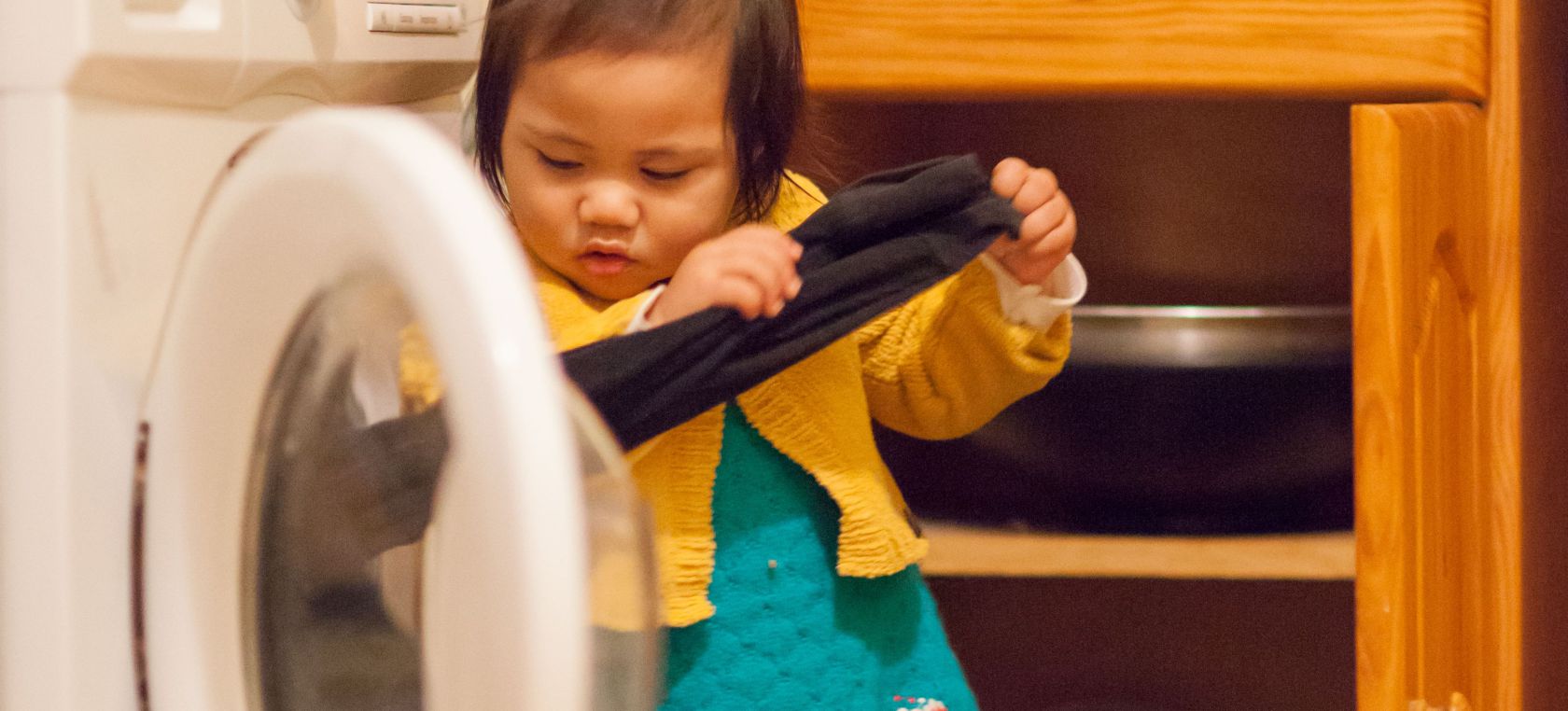 Una niña, una lavadora y muchas lentejas: Esta es la foto viral que hará que te lleves las manos a la cabeza Una niña, una lavadora y muchas lentejas: Esta es la foto viral que hará que te lleves las manos a la cabeza