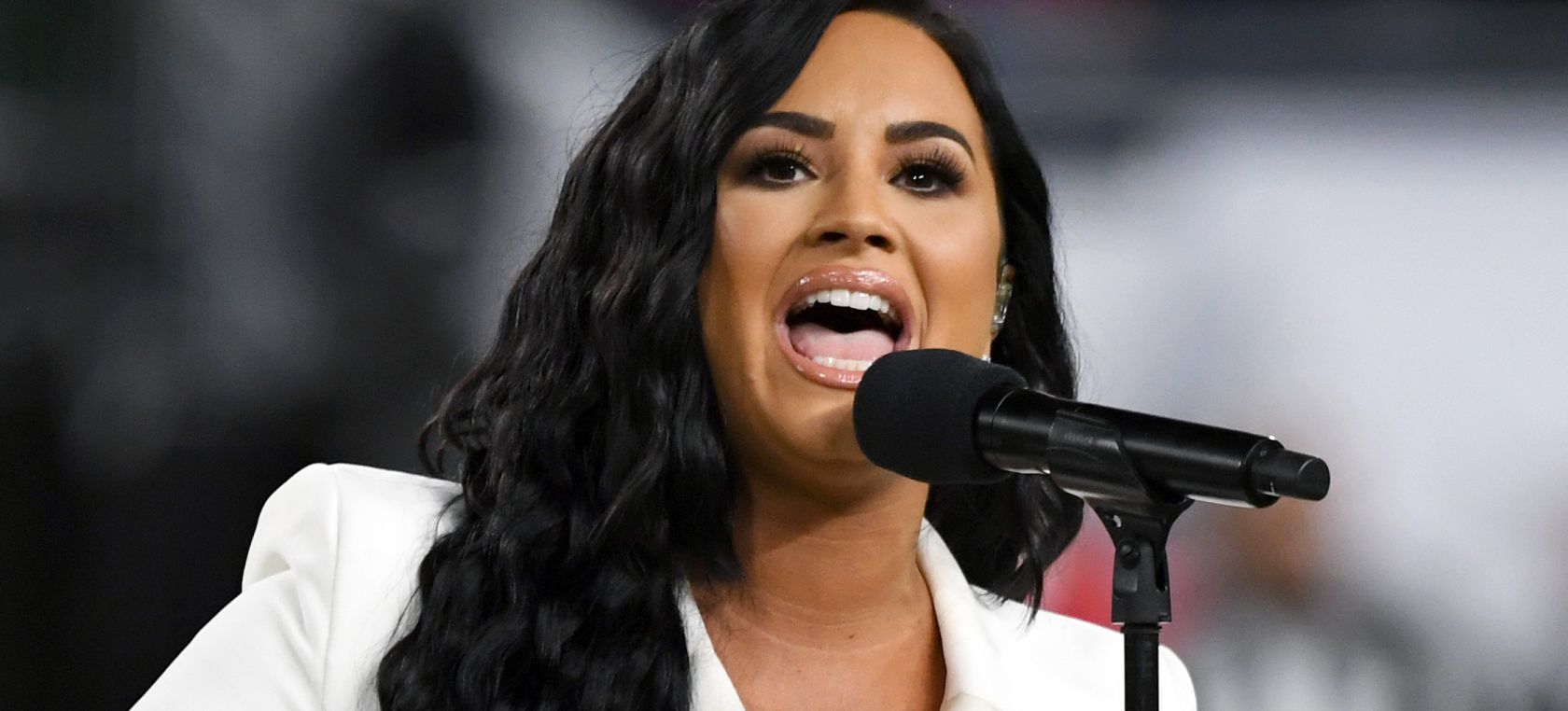 Demi Lovato en la pregame de la Super Bowl Demi Lovato en la pregame de la Super Bowl