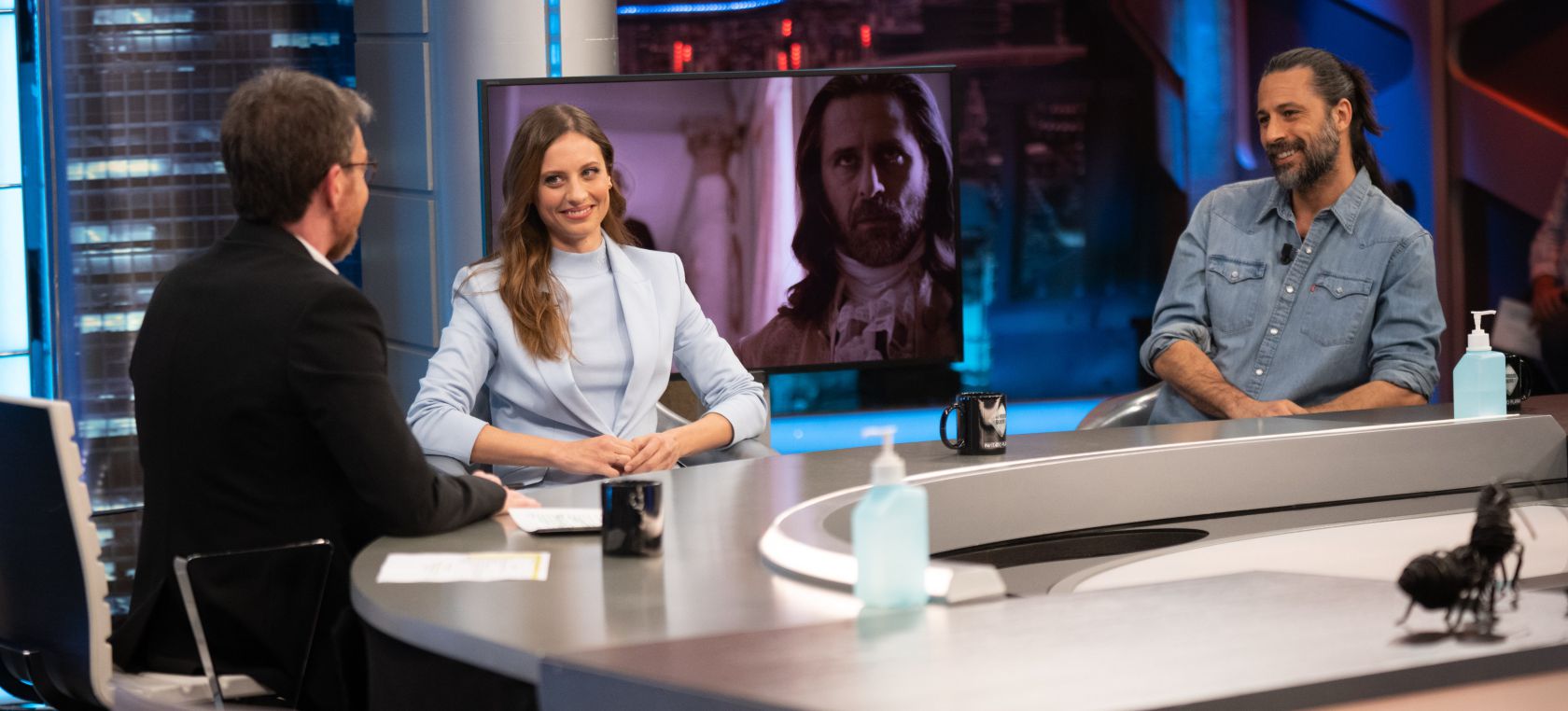 El gesto de Hugo Silva y Michelle Jenner en ‘El Hormiguero’ cuando creían que nadie les veía El gesto de Hugo Silva y Michelle Jenner en ‘El Hormiguero’ cuando creían que nadie les veía