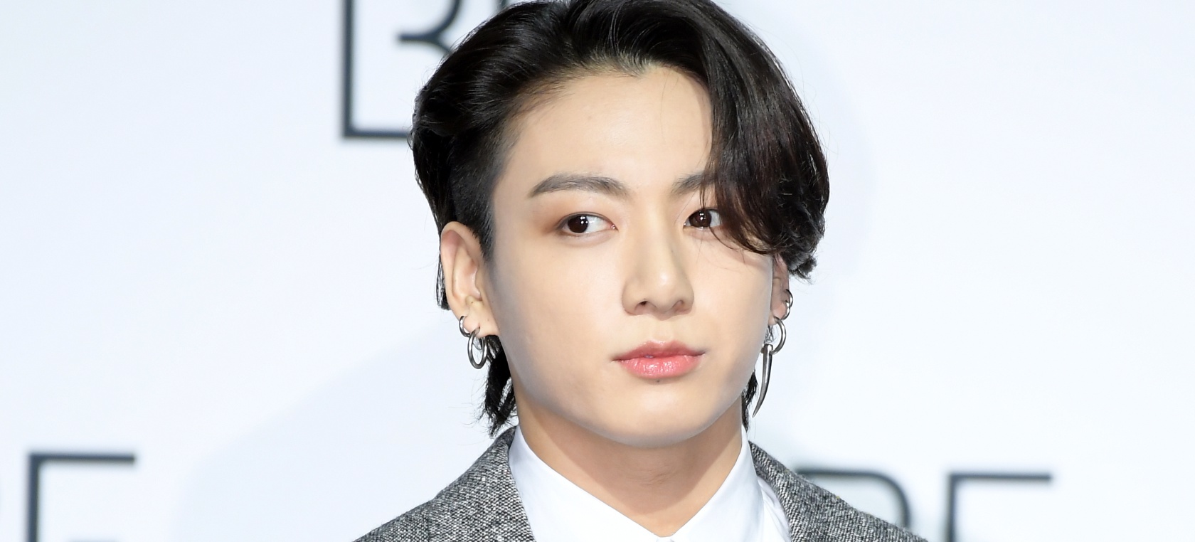 Jungkook (BTS) se tiñe el pelo y pasa lo que pasa Jungkook (BTS) se tiñe el pelo y pasa lo que pasa