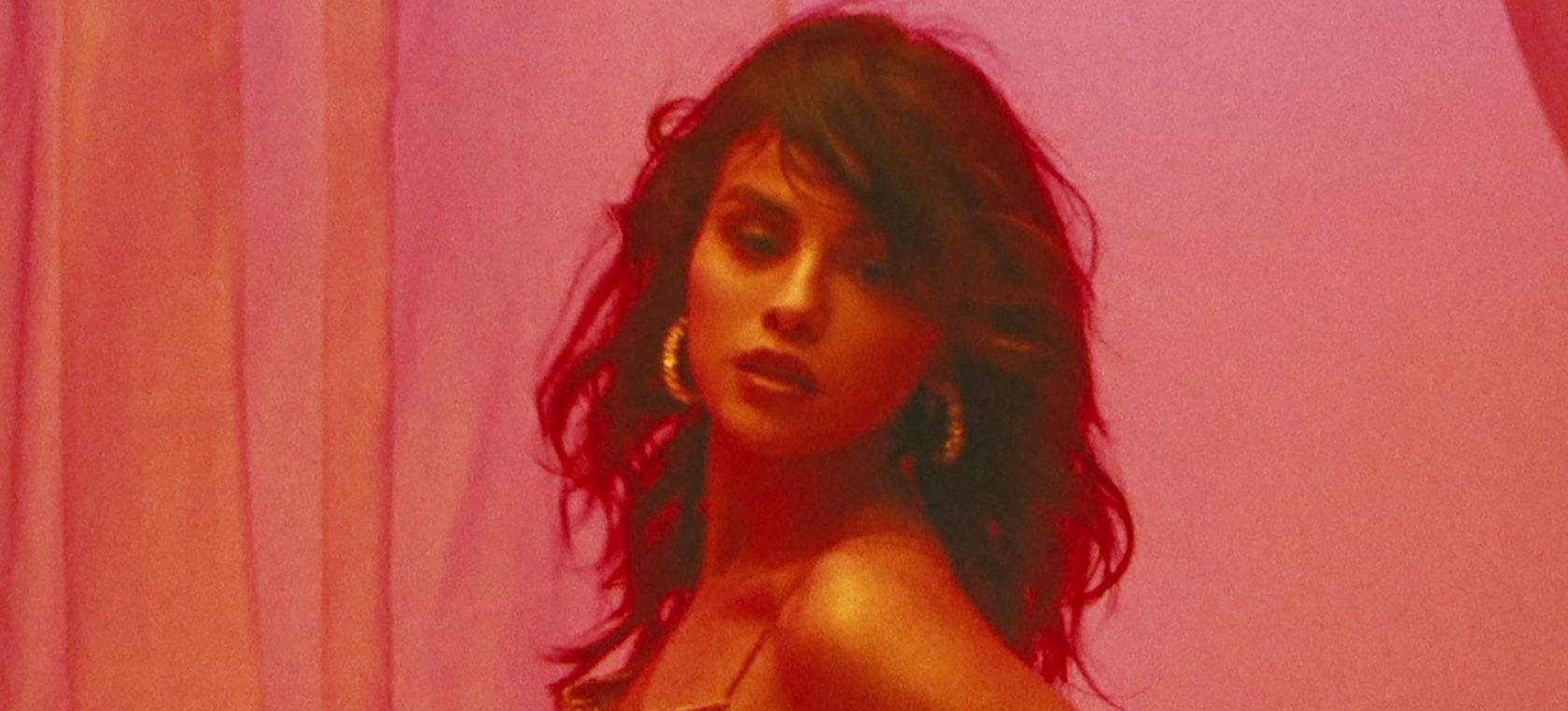 Selena Gomez y Rauw Alejandro lanzan por fin el videoclip de ‘Baila conmigo’ que los fans querían Selena Gomez y Rauw Alejandro lanzan por fin el videoclip de ‘Baila conmigo’ que los fans querían