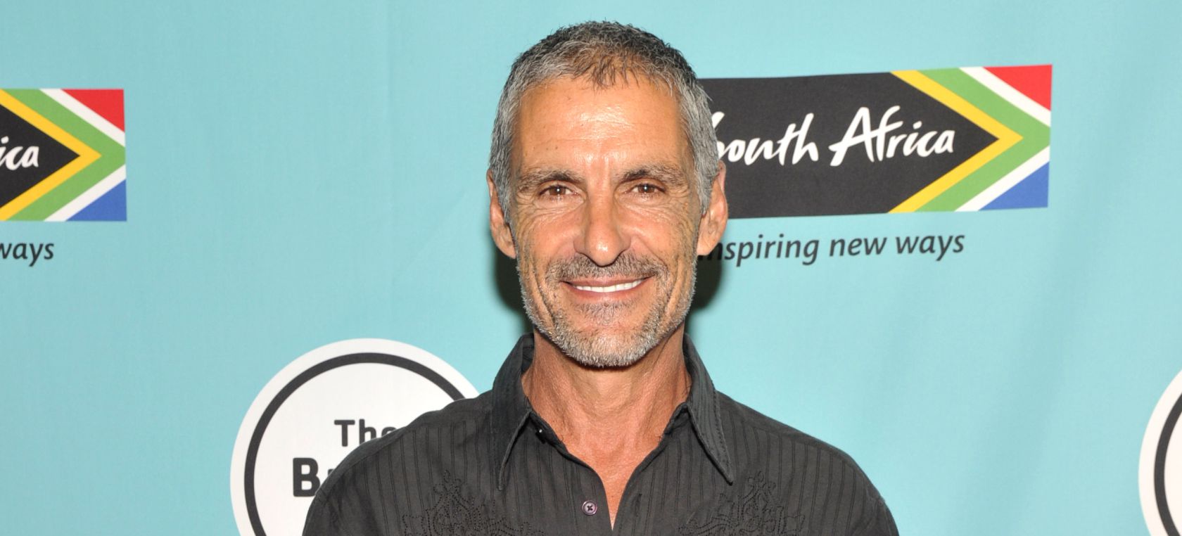 Cliff Simon, actor de ‘Stargate’ y ‘NCIS’, muere de forma trágica mientras practicaba kitesurf Cliff Simon, actor de ‘Stargate’ y ‘NCIS’, muere de forma trágica mientras practicaba kitesurf
