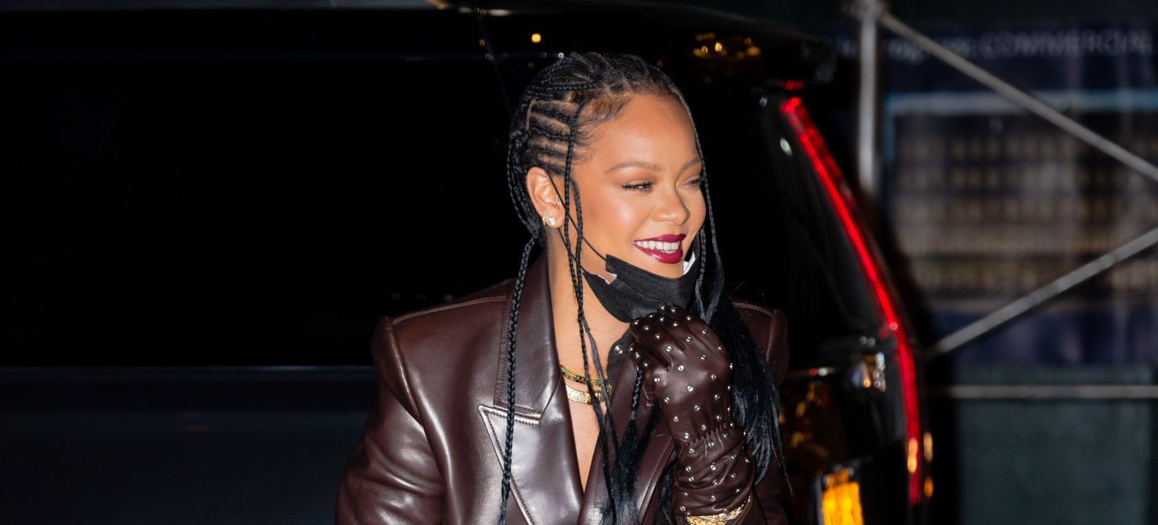 Rihanna sale a cenar con su madre y sus fans se fijan en lo mismo: “No le canta ni el cumpleaños feliz” Rihanna sale a cenar con su madre y sus fans se fijan en lo mismo: “No le canta ni el cumpleaños feliz”