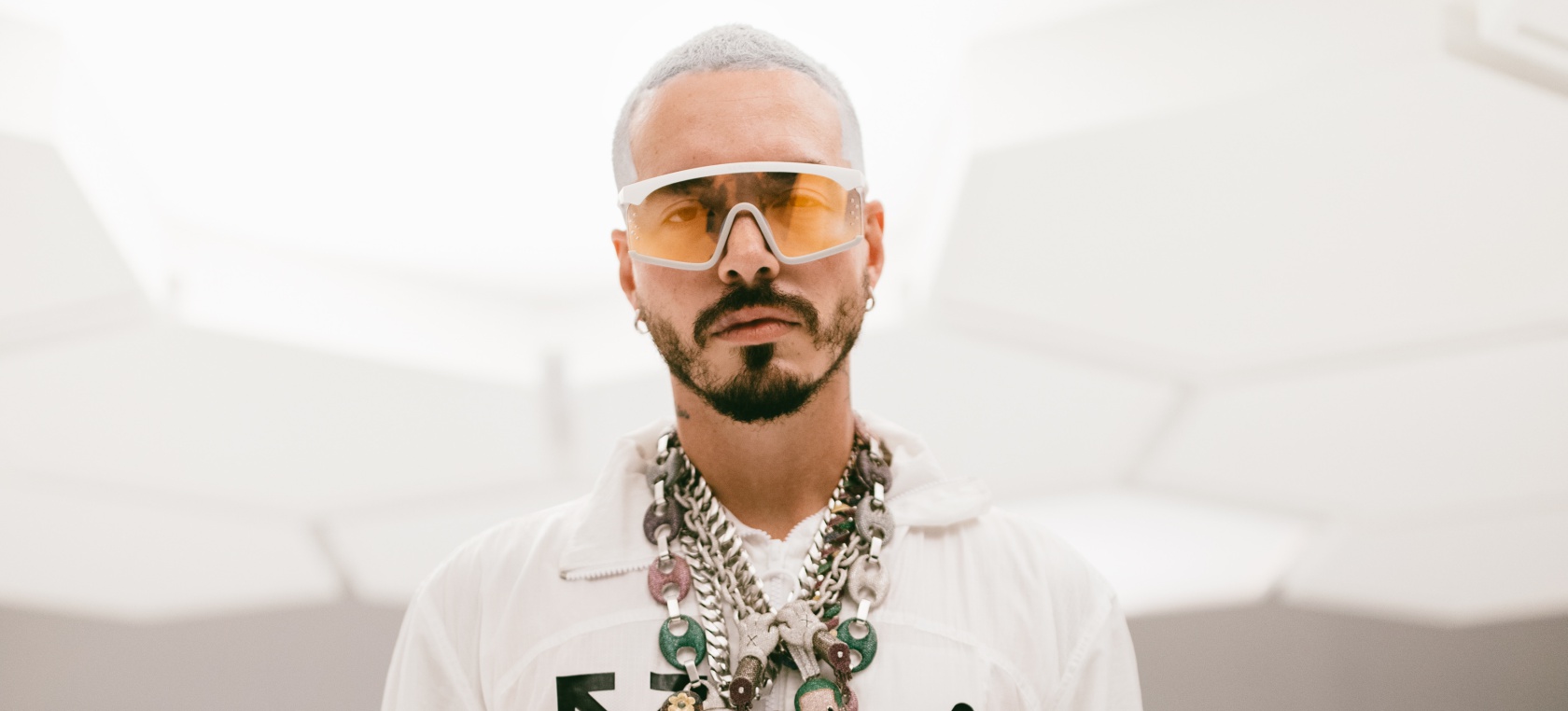 J Balvin, Taylor Swift, Roi Méndez y Cepeda hacen frente a la lluvia con sus nuevas canciones J Balvin, Taylor Swift, Roi Méndez y Cepeda hacen frente a la lluvia con sus nuevas canciones