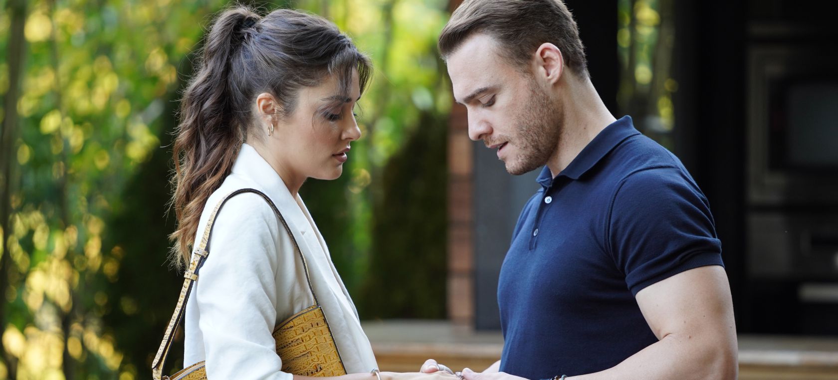 Kerem Bürsin y Hande Erçel ('Love is in the air') prometen informar si hay avances en su relación Kerem Bürsin y Hande Erçel ('Love is in the air') prometen informar si hay avances en su relación
