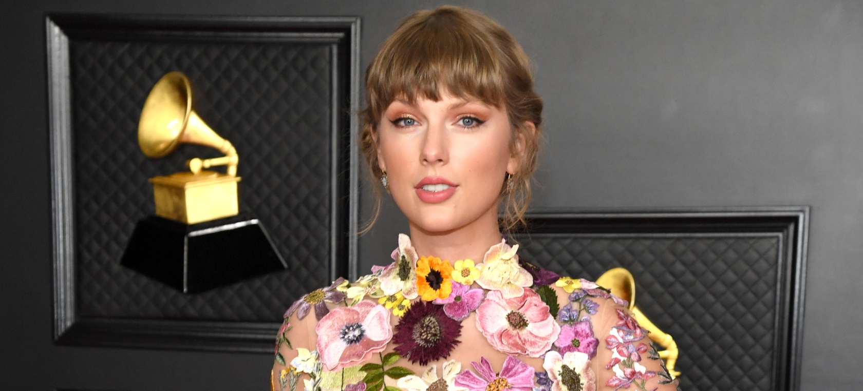 Taylor Swift resuelve el misterio sobre su gata Meredith Taylor Swift resuelve el misterio sobre su gata Meredith
