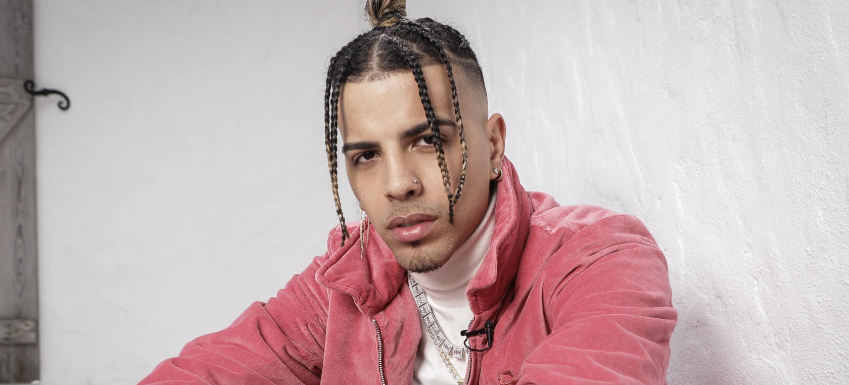 Rauw Alejandro se cambia de look y dice adiós a sus trenzas Rauw Alejandro se cambia de look y dice adiós a sus trenzas