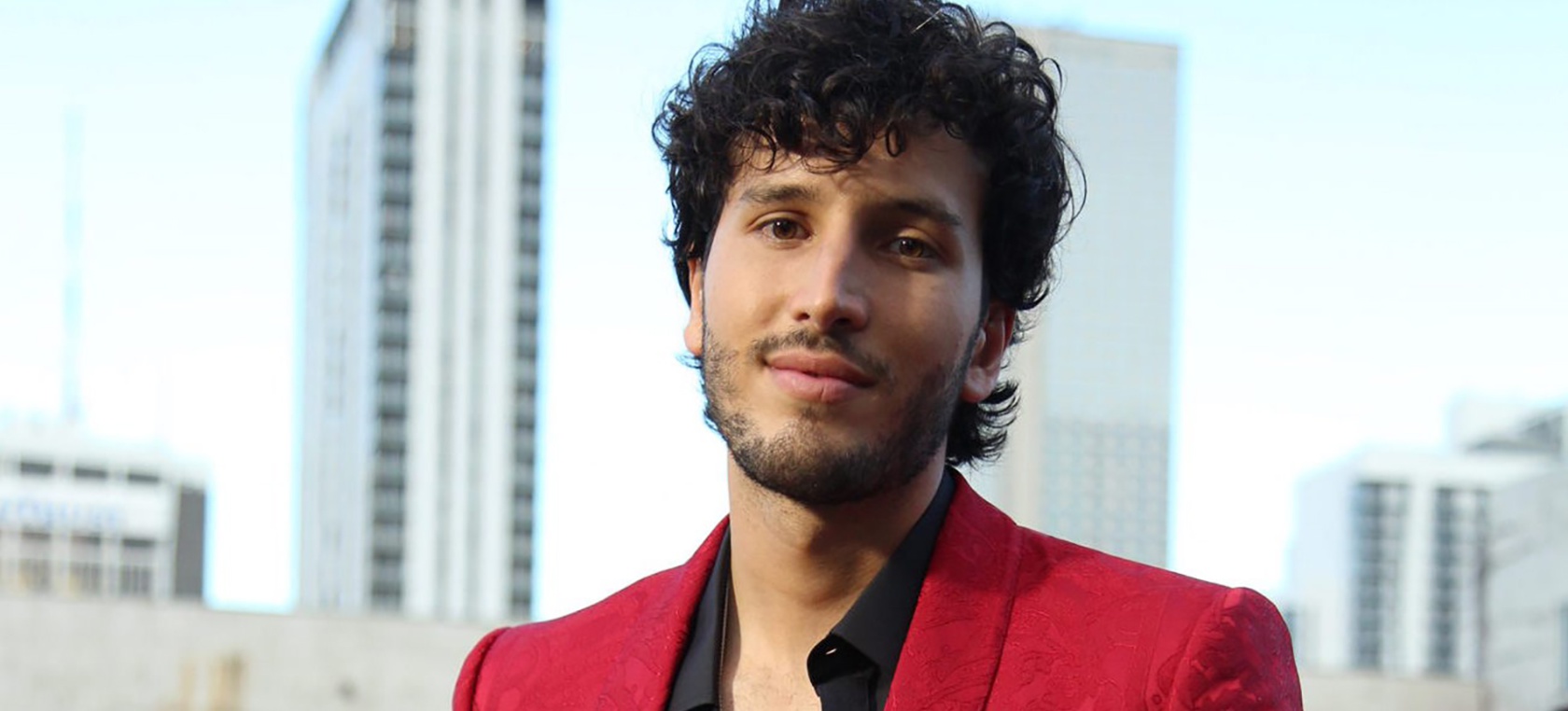 ¡Momentazo! Sebastián Yatra visita los estudios de LOS40 y recibe, por sorpresa, la noticia de su Número 1 ¡Momentazo! Sebastián Yatra visita los estudios de LOS40 y recibe, por sorpresa, la noticia de su Número 1