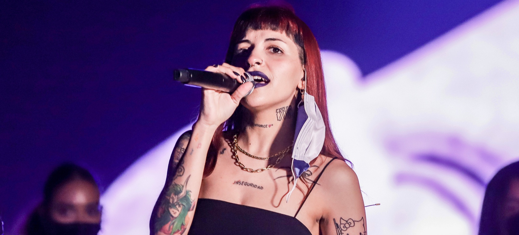 Cazzu cambia radicalmente de look y J Balvin, Lola Índigo y Lali opinan Cazzu cambia radicalmente de look y J Balvin, Lola Índigo y Lali opinan