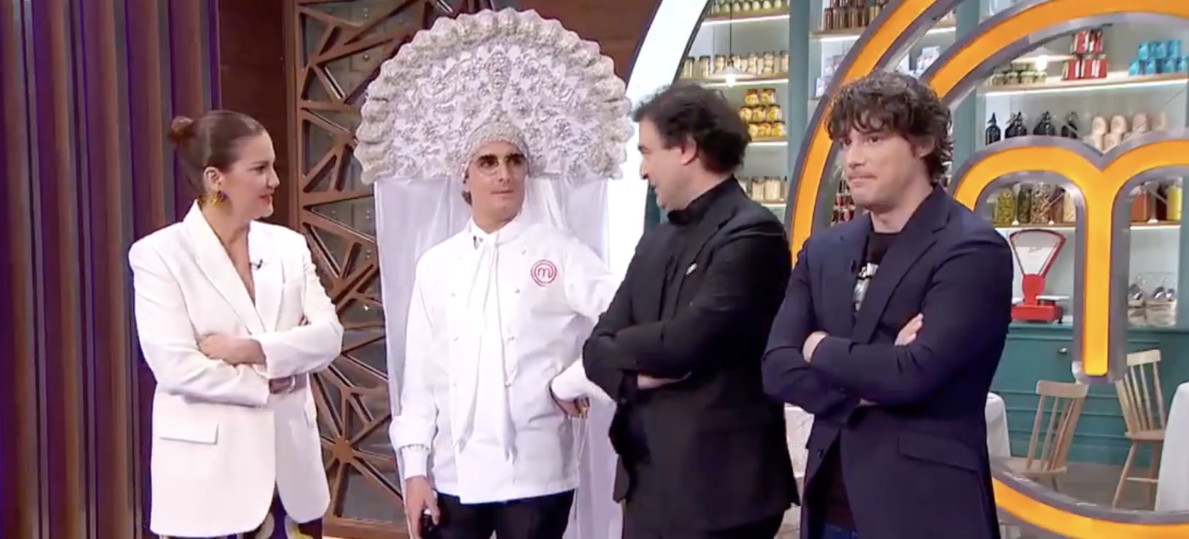 ‘Masterchef 9’: Jordi Cruz, radical con la actitud de Ofelia: “¿Puedes dejar de tontear un momento?” ‘Masterchef 9’: Jordi Cruz, radical con la actitud de Ofelia: “¿Puedes dejar de tontear un momento?”