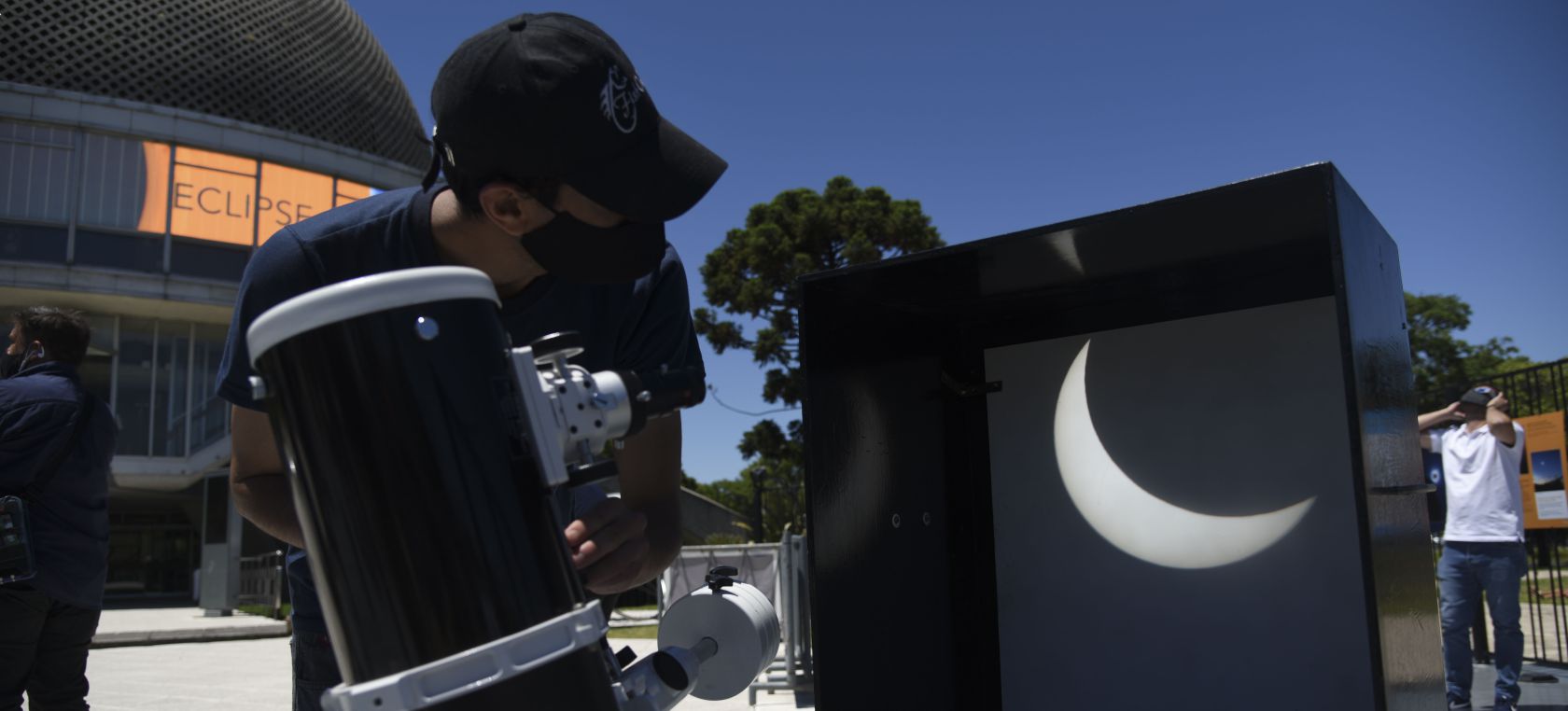 Eclipse solar de junio 2021: cómo construir un proyector en casa para verlo sin dañarte la vista Eclipse solar de junio 2021: cómo construir un proyector en casa para verlo sin dañarte la vista