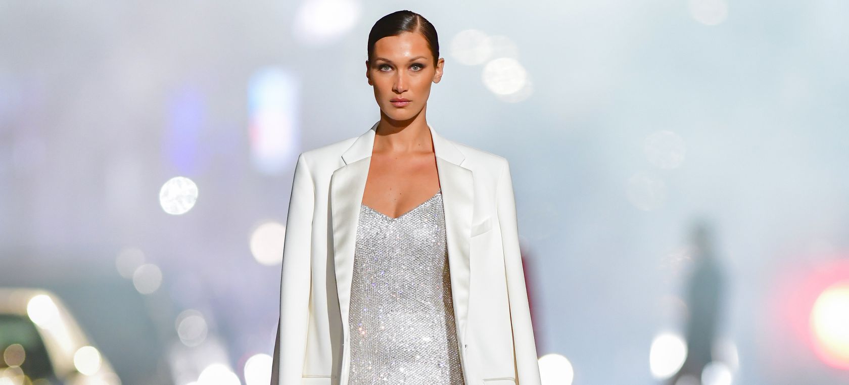Del tanga a la raya en zigzag: el pasado siempre vuelve y Bella Hadid lo convierte en tendencia Del tanga a la raya en zigzag: el pasado siempre vuelve y Bella Hadid lo convierte en tendencia