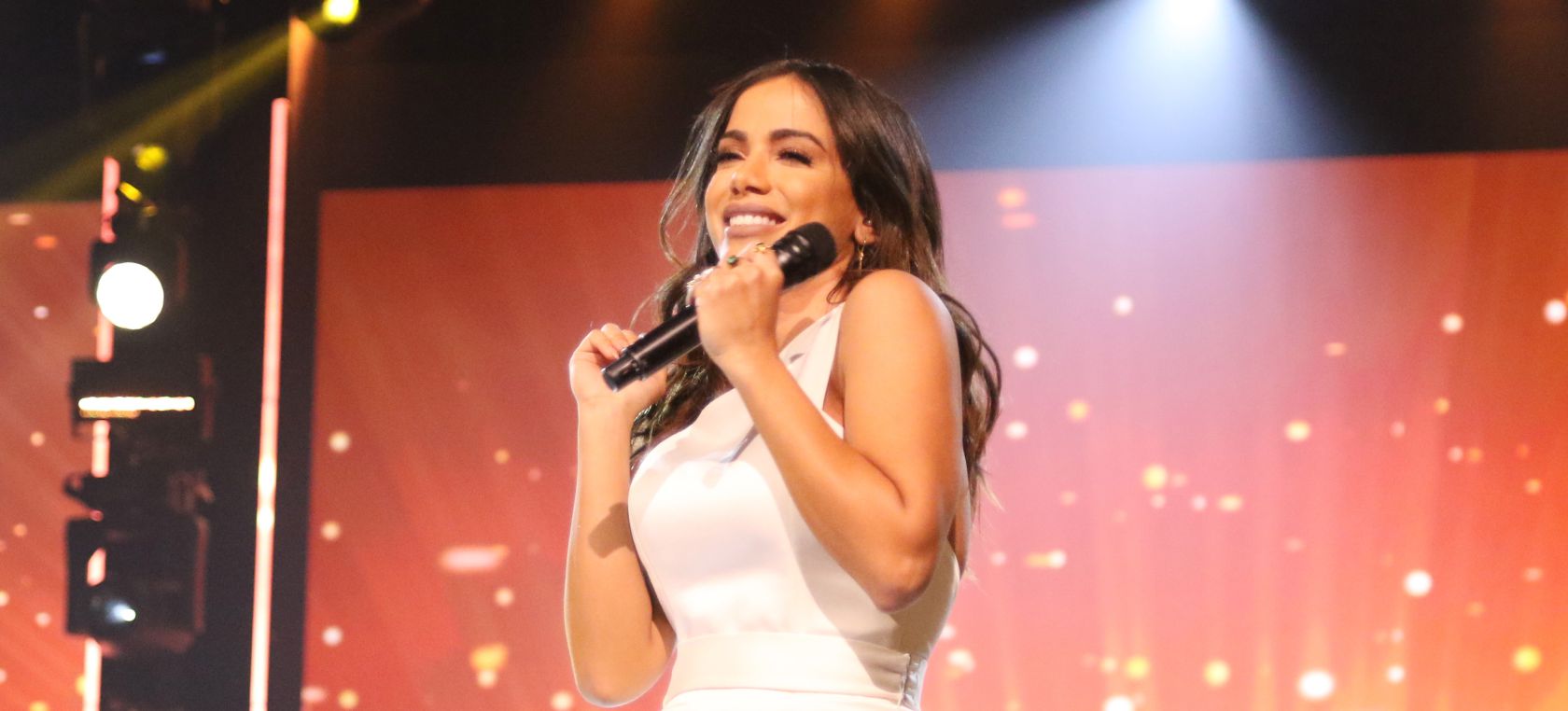 Alejandro Sanz le dedica el domingo a Anitta: “La admiración es mutua” Alejandro Sanz le dedica el domingo a Anitta: “La admiración es mutua”