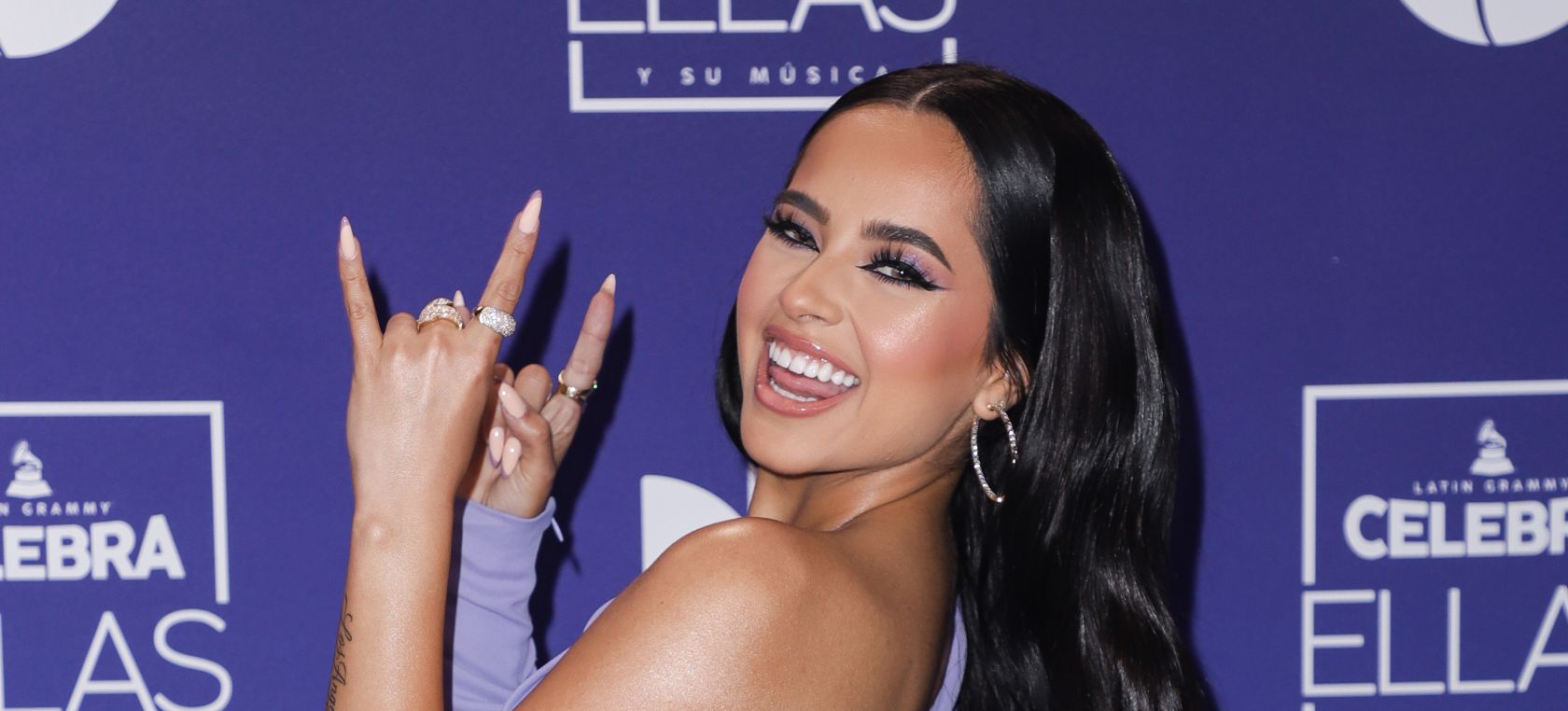 Becky G comparte unas fotos de ‘Mayores’ y muchos se fijan en el cambio de Bad Bunny Becky G comparte unas fotos de ‘Mayores’ y muchos se fijan en el cambio de Bad Bunny