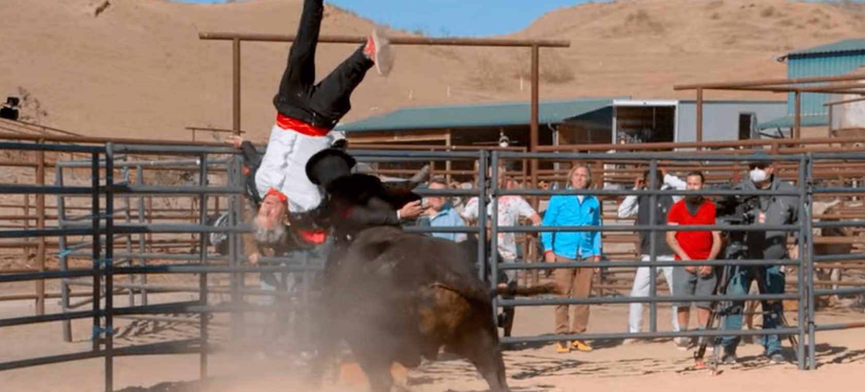 ‘Jackass’ vuelve más salvaje que nunca 10 años después ‘Jackass’ vuelve más salvaje que nunca 10 años después