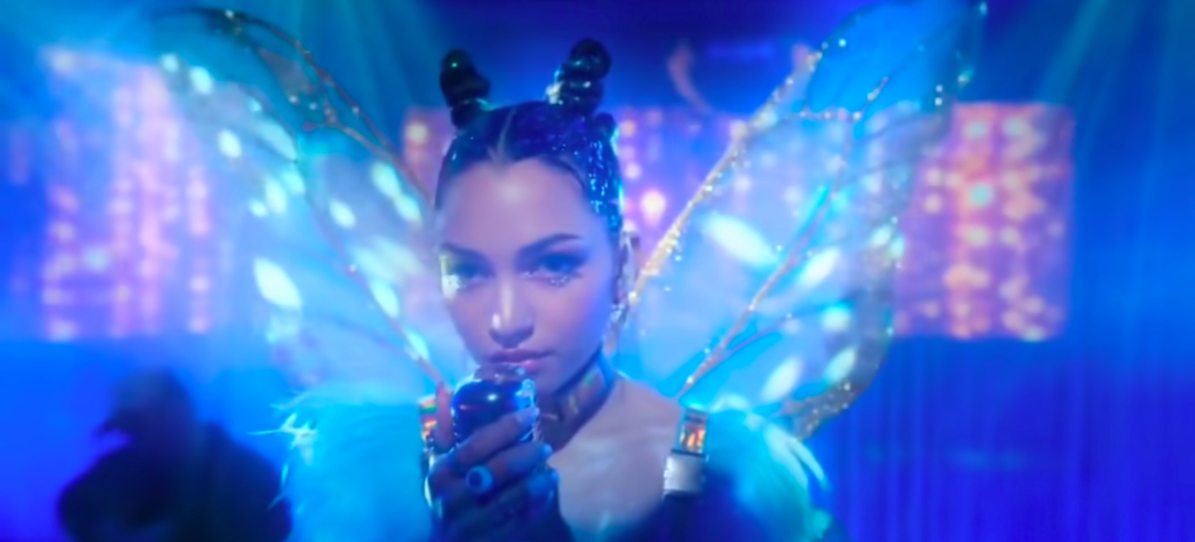 Conoce a Ambar Lucid, la artista ‘mariposa’ que sale en ‘Élite’ Conoce a Ambar Lucid, la artista ‘mariposa’ que sale en ‘Élite’