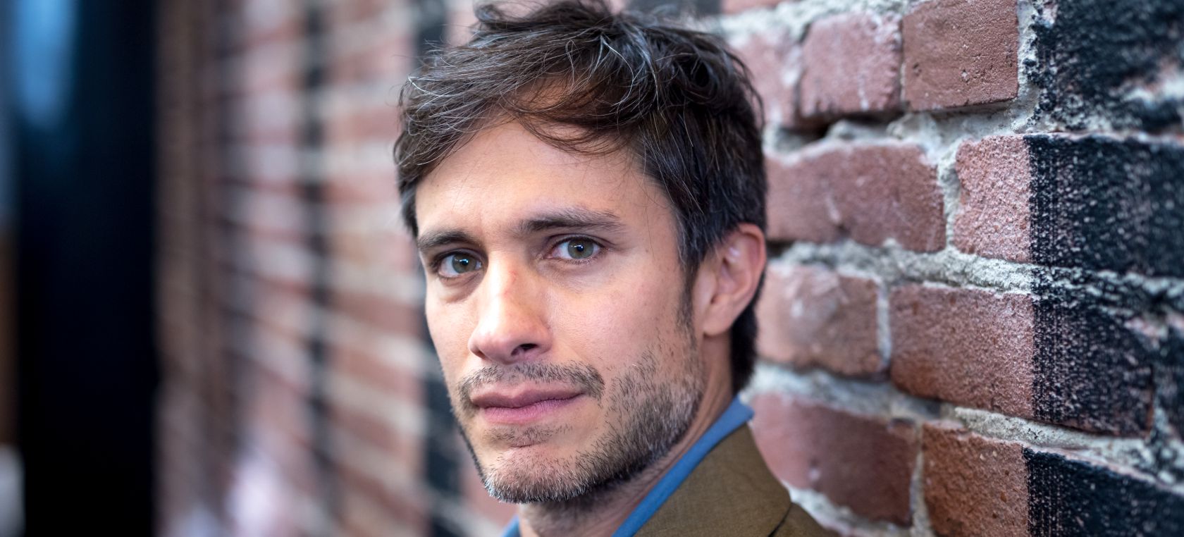 Gael García Bernal: un actor muy político enredado en la pesadilla de ‘Tiempo’ Gael García Bernal: un actor muy político enredado en la pesadilla de ‘Tiempo’