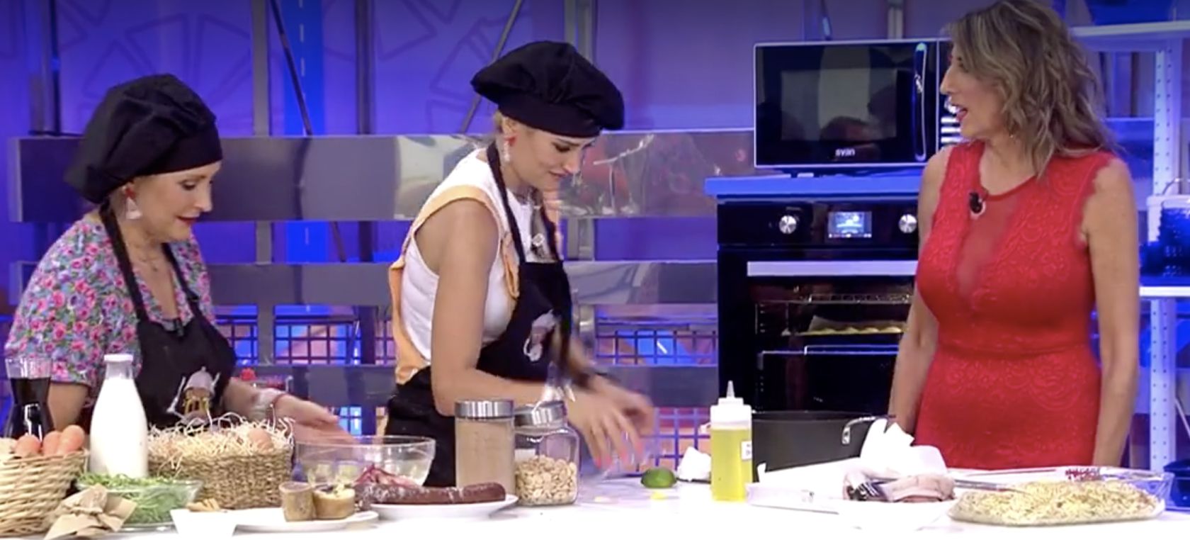 ‘La última cena’ de Alba Carrillo y Lucía Pariente tuvo polémica de postre: “Maltrato animal en prime time” ‘La última cena’ de Alba Carrillo y Lucía Pariente tuvo polémica de postre: “Maltrato animal en prime time”
