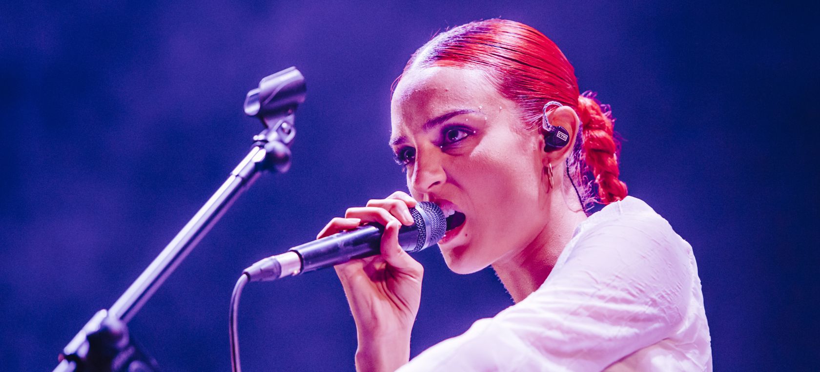 Natalia Lacunza sorprende con una trenza XXL de color rojo Natalia Lacunza sorprende con una trenza XXL de color rojo
