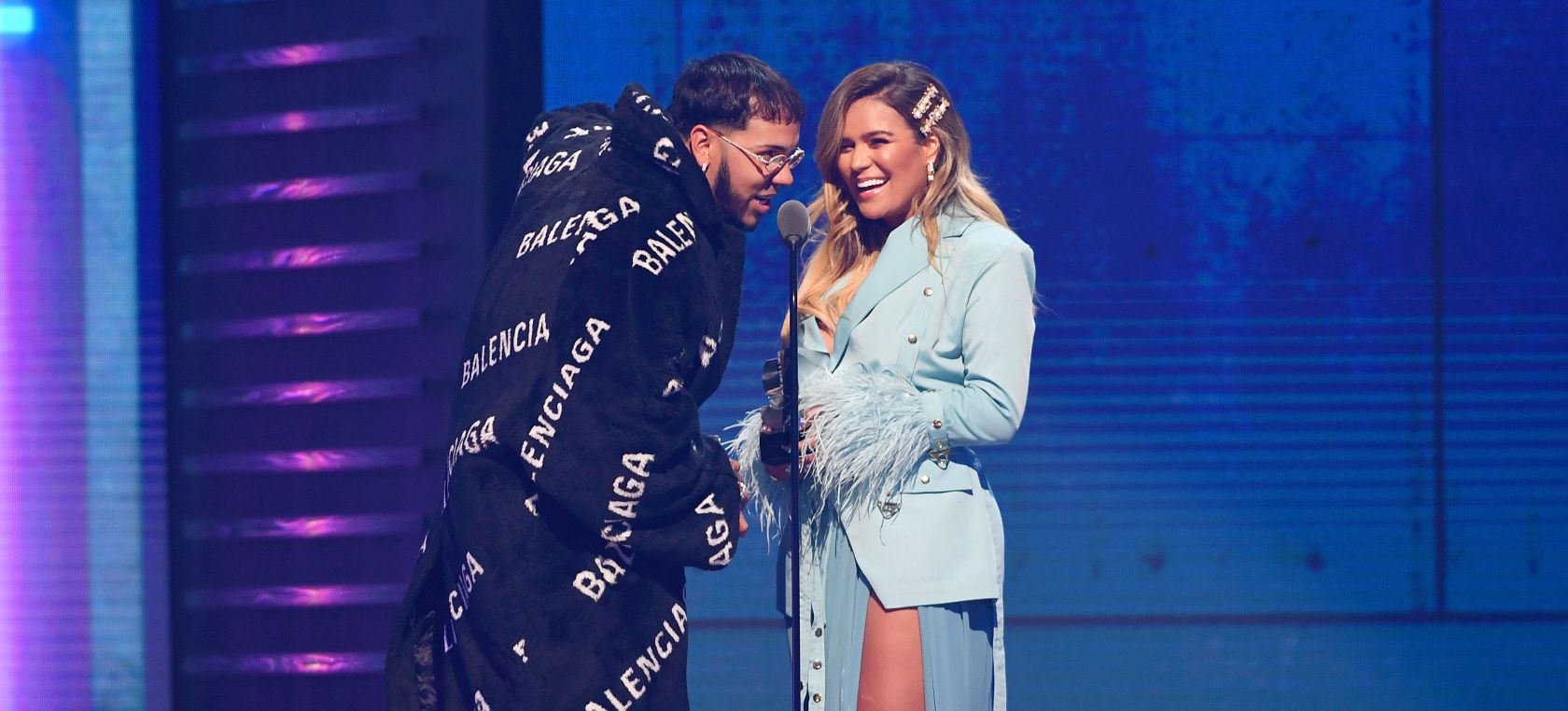 Anuel AA pide volver a Karol G en medio de una actuación en directo Anuel AA pide volver a Karol G en medio de una actuación en directo