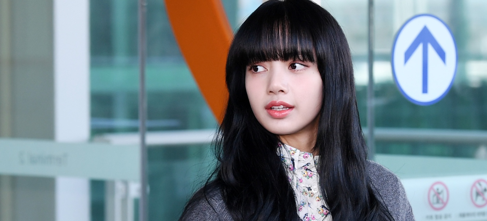 Lisa de BLACKPINK anuncia su debut: fecha, portada, título, y más Lisa de BLACKPINK anuncia su debut: fecha, portada, título, y más