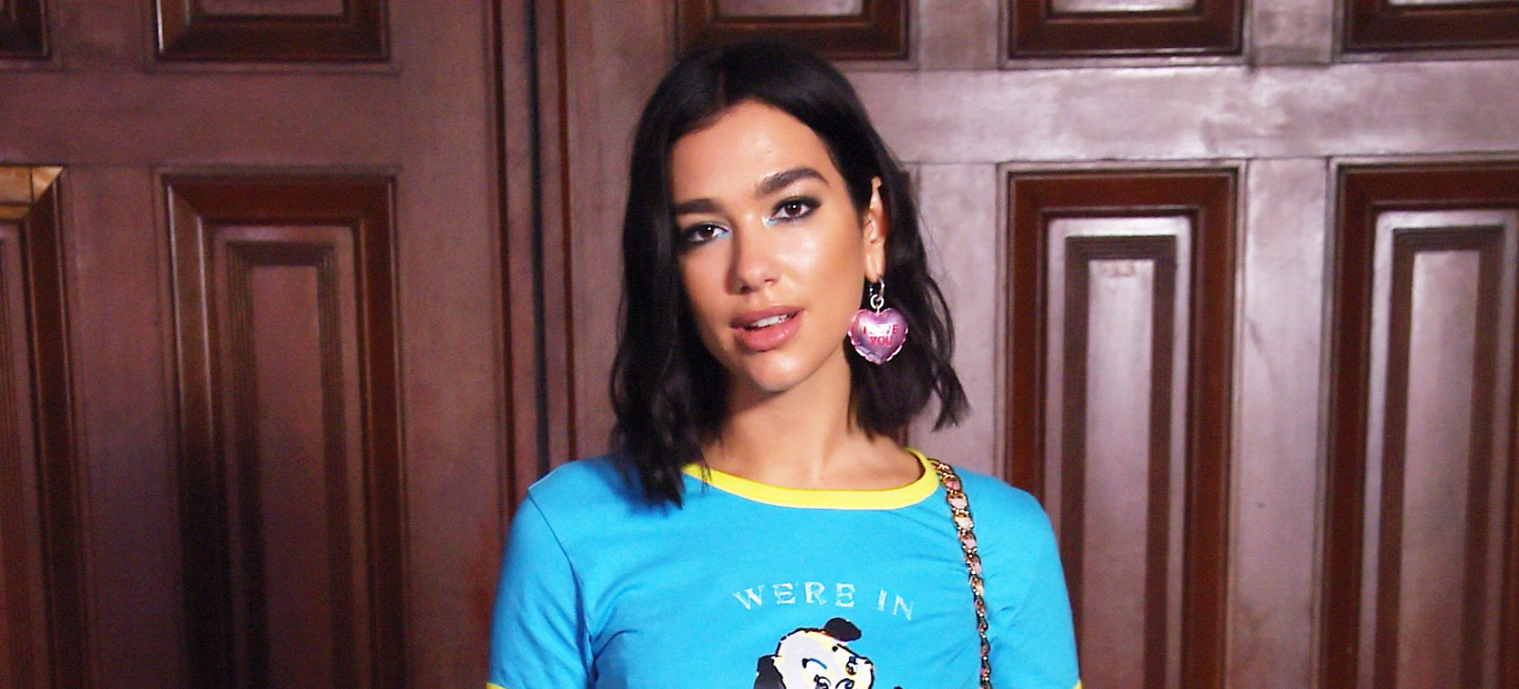 Dua Lipa sorprende de pelirroja en la última campaña de Versace Dua Lipa sorprende de pelirroja en la última campaña de Versace