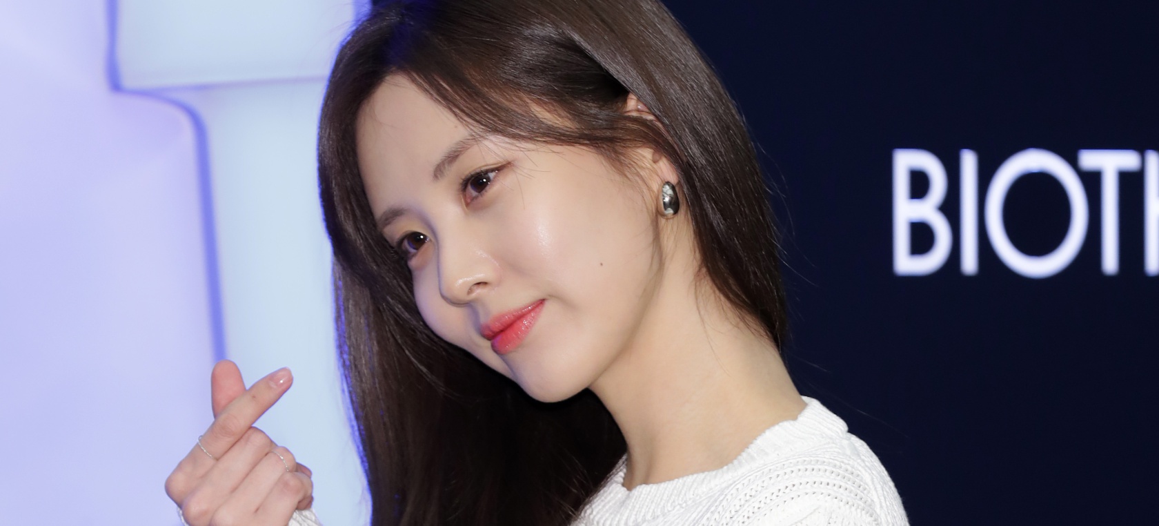 Grupos de chicas K-Pop y sus presentaciones frente al ejército surcoreano Grupos de chicas K-Pop y sus presentaciones frente al ejército surcoreano