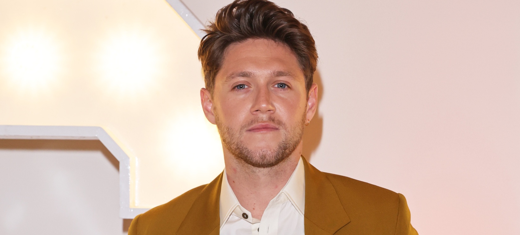 Niall Horan y su novia aparecen juntos en público por primera vez Niall Horan y su novia aparecen juntos en público por primera vez