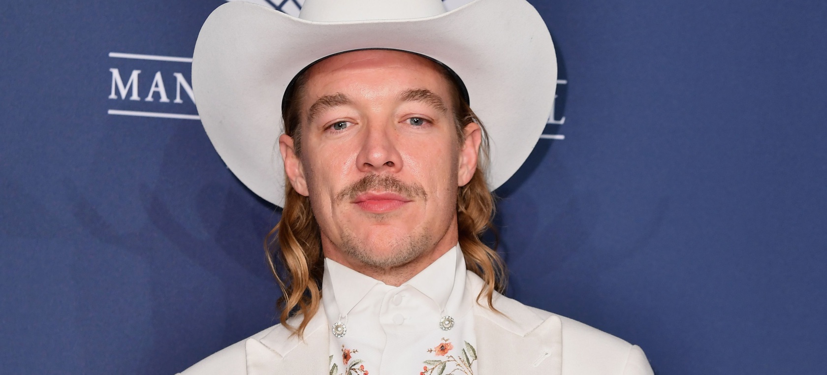 Diplo gasta casi 500.000 dólares en la foto de un cuadro de un actor y un detalle desata las risas en la red Diplo gasta casi 500.000 dólares en la foto de un cuadro de un actor y un detalle desata las risas en la red