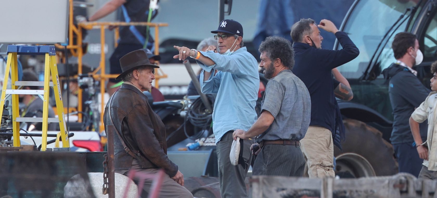 Antonio Banderas y Phoebe Waller-Bridge, cazados en el set de ‘Indiana Jones 5’ Antonio Banderas y Phoebe Waller-Bridge, cazados en el set de ‘Indiana Jones 5’