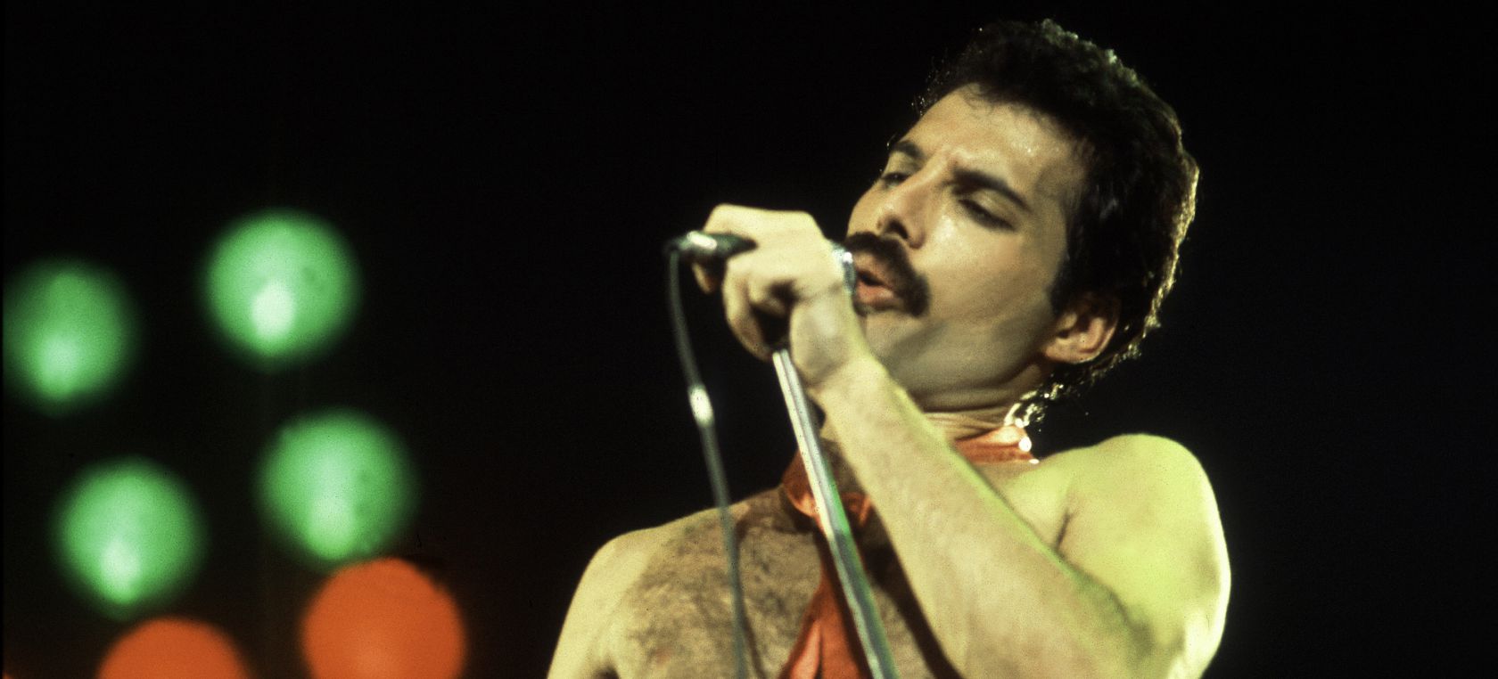 Freddie Mercury y sus relaciones de amor-odio. Así se llevaba con Michael Jackson, Bowie o Sex Pistols Freddie Mercury y sus relaciones de amor-odio. Así se llevaba con Michael Jackson, Bowie o Sex Pistols