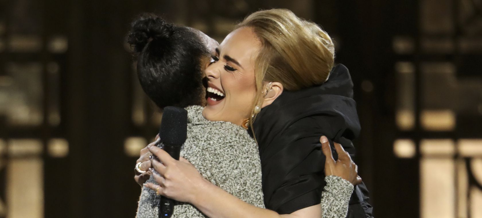 Adele se convierte en la tercera protagonista de una pedida de mano inolvidable Adele se convierte en la tercera protagonista de una pedida de mano inolvidable
