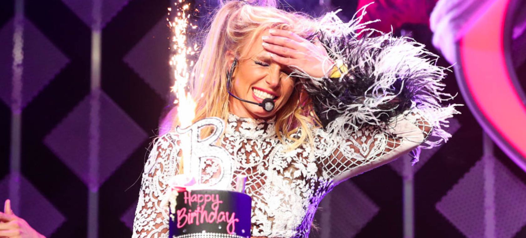 Britney Spears celebra su nueva vida bebiendo su primera copa de champagne en 13 años y ¿buscando otro hijo? Britney Spears celebra su nueva vida bebiendo su primera copa de champagne en 13 años y ¿buscando otro hijo?