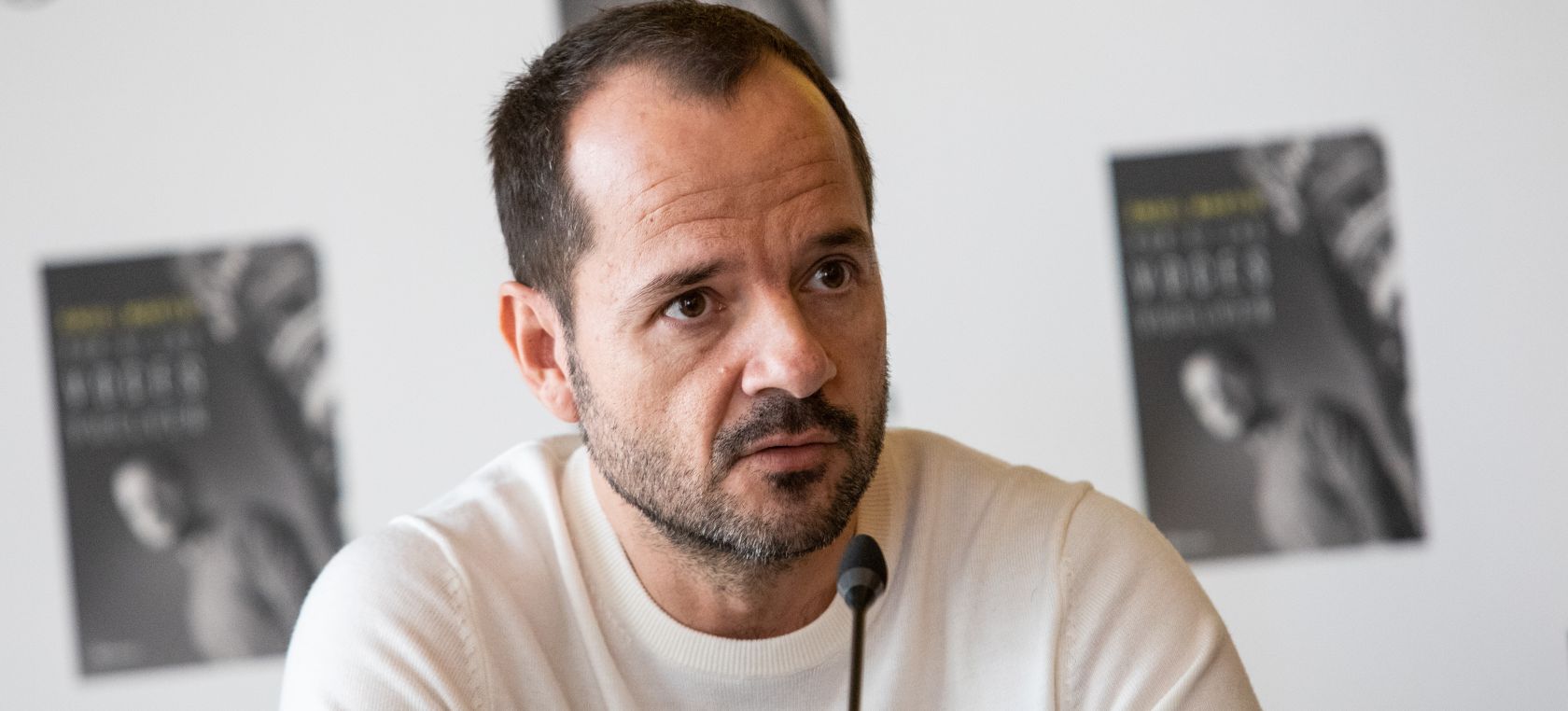 Ángel Martín da su informarivo más extraño hasta la fecha: “¿Cómo estás tú?” Ángel Martín da su informarivo más extraño hasta la fecha: “¿Cómo estás tú?”