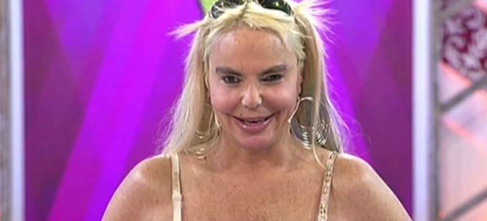 Leticia Sabater lanza el videoclip de ‘Mi vida es mía’: volando desnuda como una marciana Leticia Sabater lanza el videoclip de ‘Mi vida es mía’: volando desnuda como una marciana
