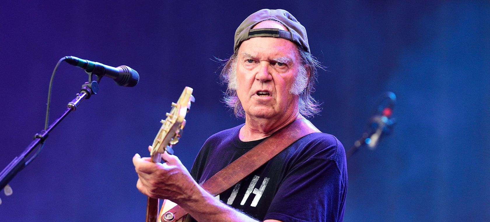 Neil Young amenaza a Spotify con retirar su música si no eliminan un podcast antivacunas Neil Young amenaza a Spotify con retirar su música si no eliminan un podcast antivacunas