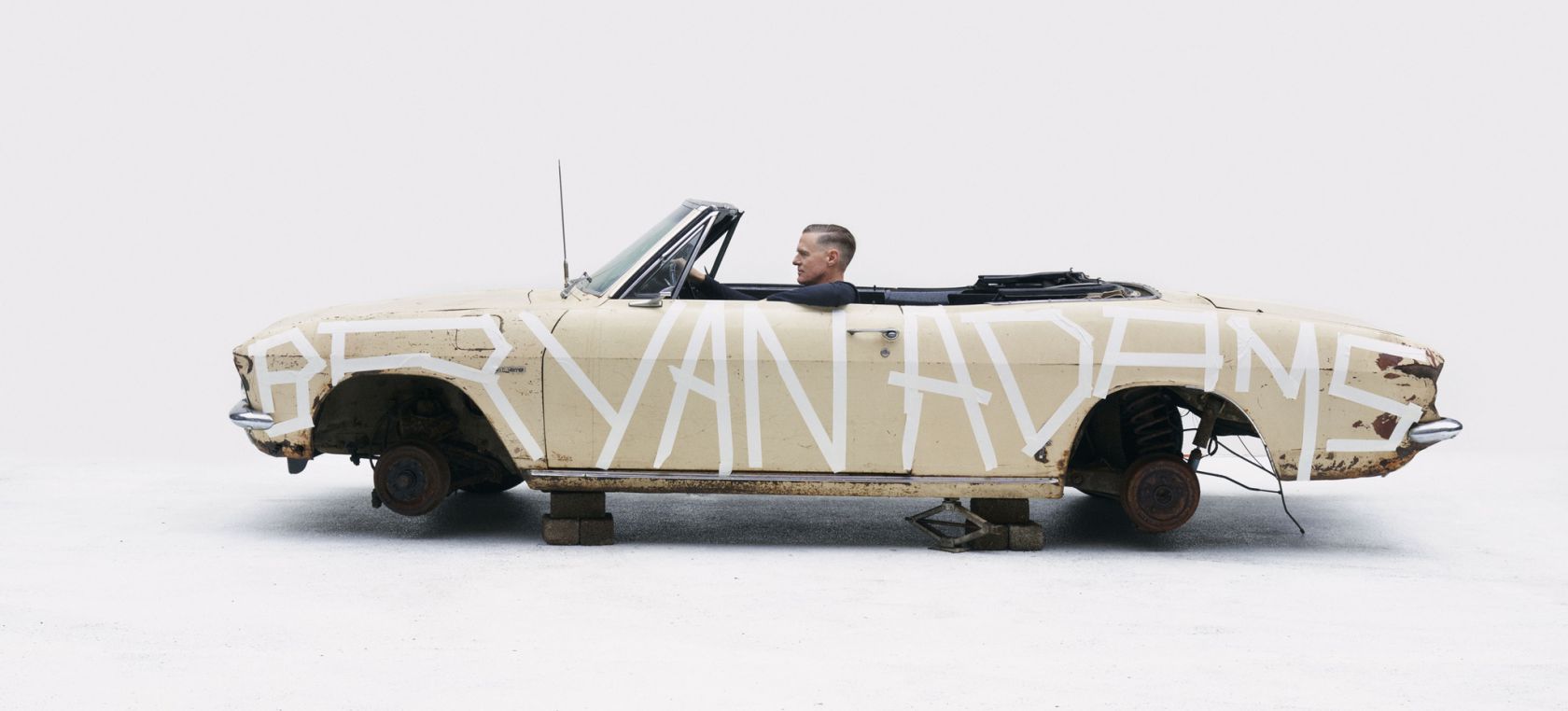 Bryan Adams: “Me estás haciendo sonar como un hippy de verdad” Bryan Adams: “Me estás haciendo sonar como un hippy de verdad”
