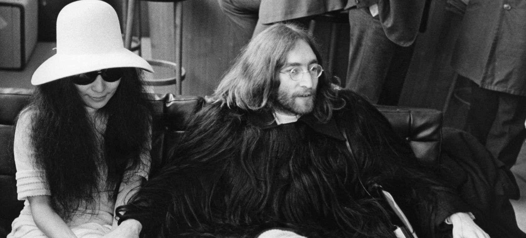 John Lennon y su abrigo de pelo humano: “como si tuviera toneladas de cabezas de Yoko encima de mí” John Lennon y su abrigo de pelo humano: “como si tuviera toneladas de cabezas de Yoko encima de mí”