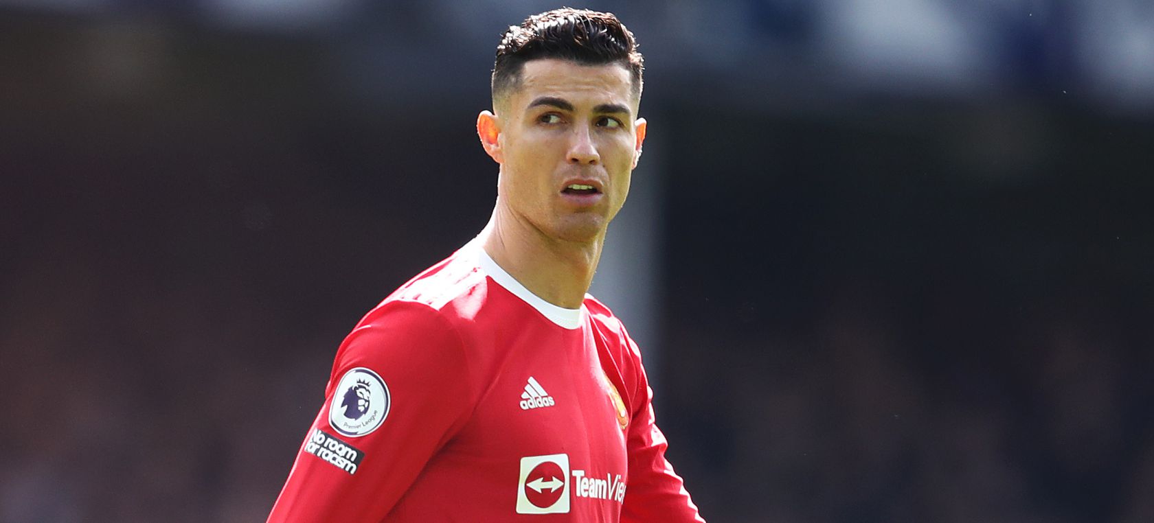 Cristiano Ronaldo pide perdón públicamente tras romperle el móvil a un niño de un manotazo Cristiano Ronaldo pide perdón públicamente tras romperle el móvil a un niño de un manotazo