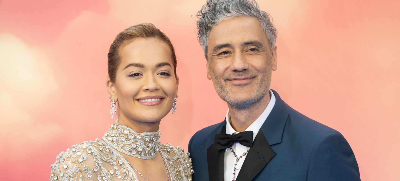Rita Ora y Taika Waititi Rita Ora y Taika Waititi