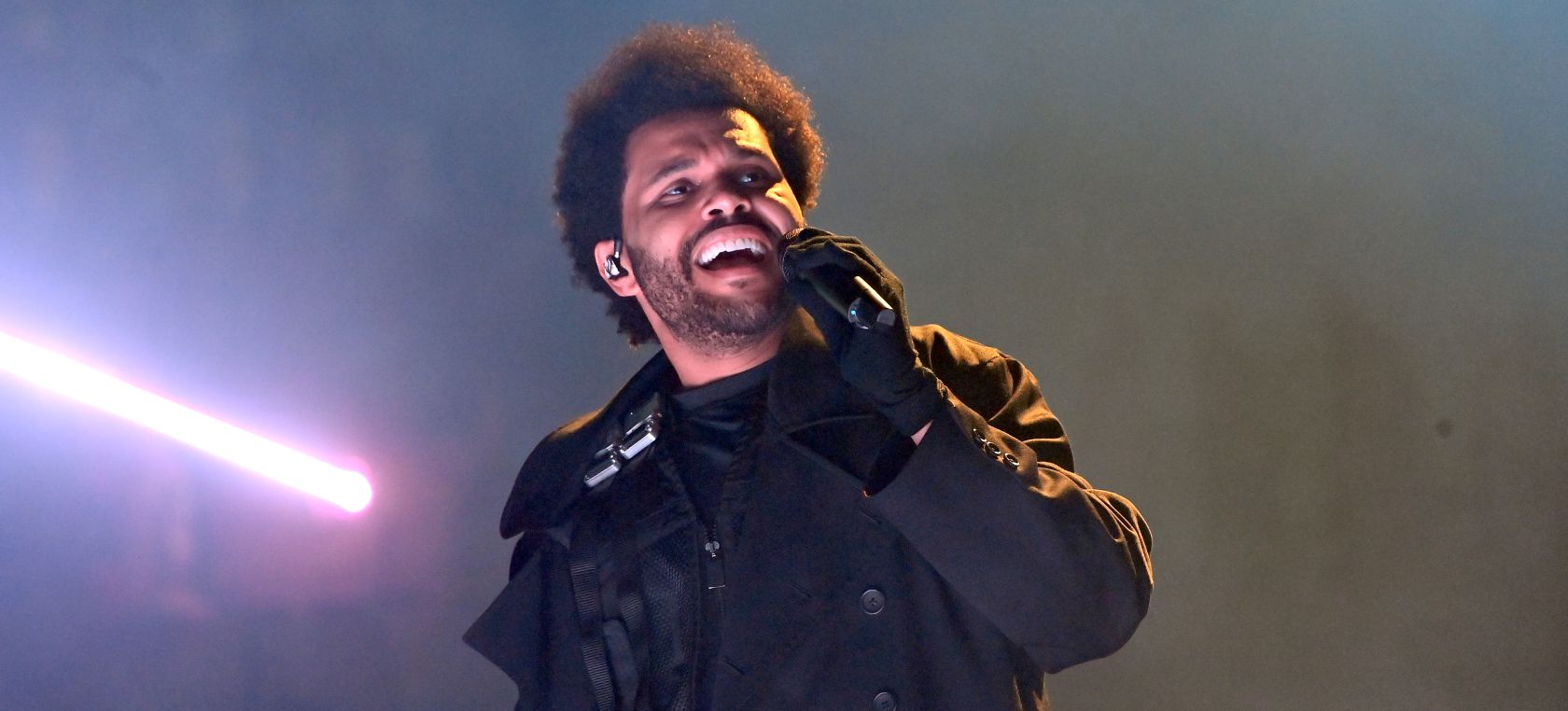 The Weeknd cancela un concierto entre lágrimas al quedarse sin voz tras la tercera canción The Weeknd cancela un concierto entre lágrimas al quedarse sin voz tras la tercera canción