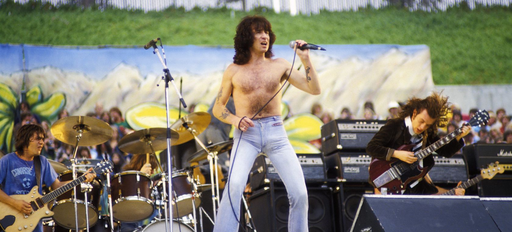 Cuando Bon Scott tomó la 'carretera al infierno': la muerte sin resolver de la primera voz de AC/DC Cuando Bon Scott tomó la 'carretera al infierno': la muerte sin resolver de la primera voz de AC/DC
