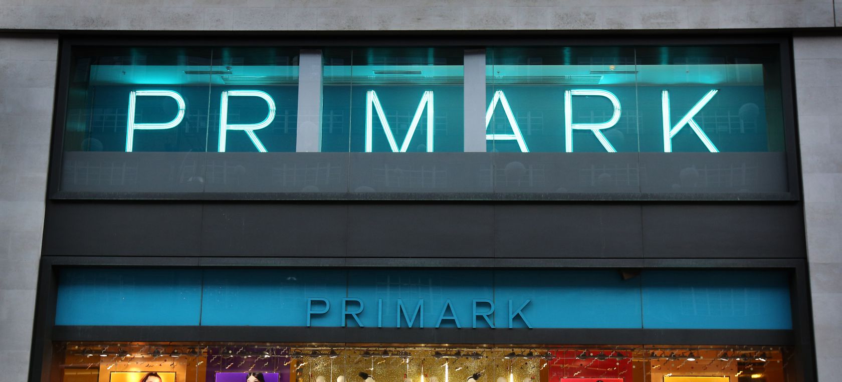 Primark tiene la cazadora bicolor de 40 euros que quiere todo el mundo Primark tiene la cazadora bicolor de 40 euros que quiere todo el mundo
