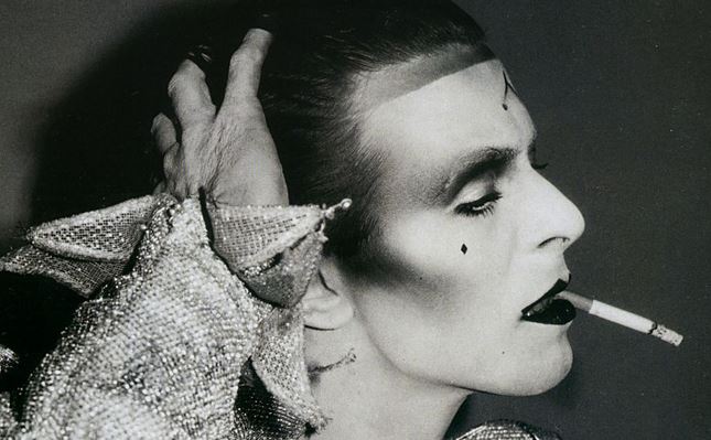David Bowie es nº1 en Gran Bretaña con el single Ashes to Ashes David Bowie es nº1 en Gran Bretaña con el single Ashes to Ashes