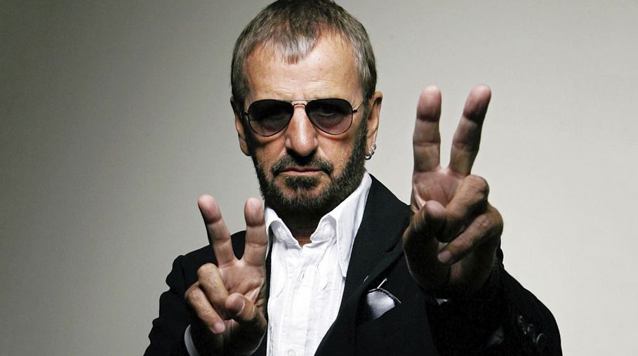 Ringo Starr sustituye a Pete Best como batería de The Beatles Ringo Starr sustituye a Pete Best como batería de The Beatles
